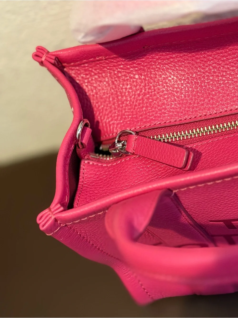 Marc Jacobs Leather The Tote Bag -Small- Rasberry Pink - Picture 13 of 14